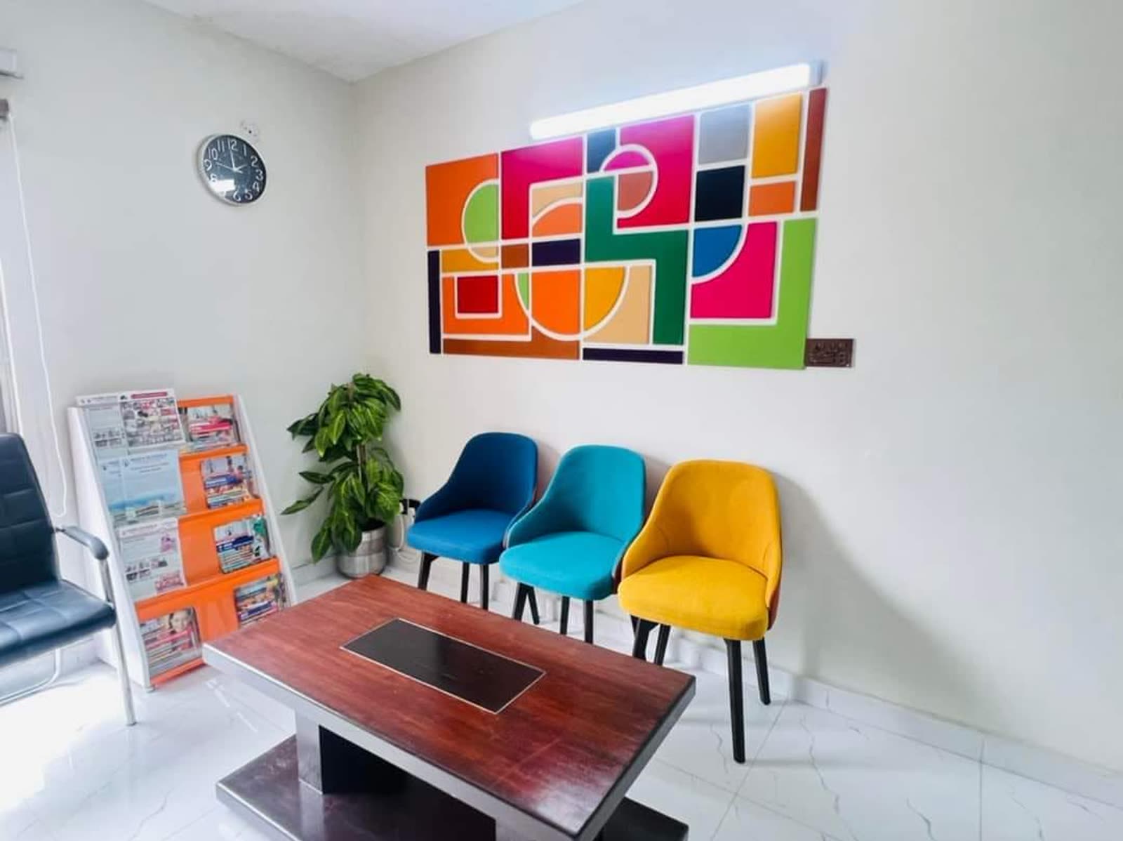 Parent waiting lounge with artwork at Quaid Campus reception